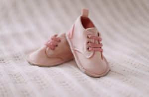 Qual o Melhor Sapatinho para Bebê Usar em Casa e Qual a Idade Certa para Começar a Calçar?