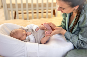 Ninho Redutor: O Que é, Por Que Ele Ajuda o Bebê a Dormir Melhor